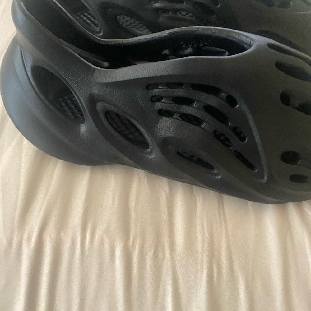 Yezzy foam runner size 10